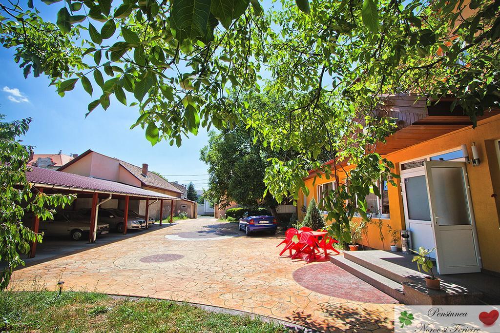 Hotel Noroc Si Fericire Târgu-Mureş Exterior foto